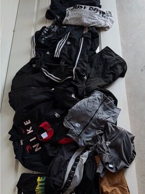 Kids nike/adidas bundle 
17 pieces 
Mixed sizes 3t-7